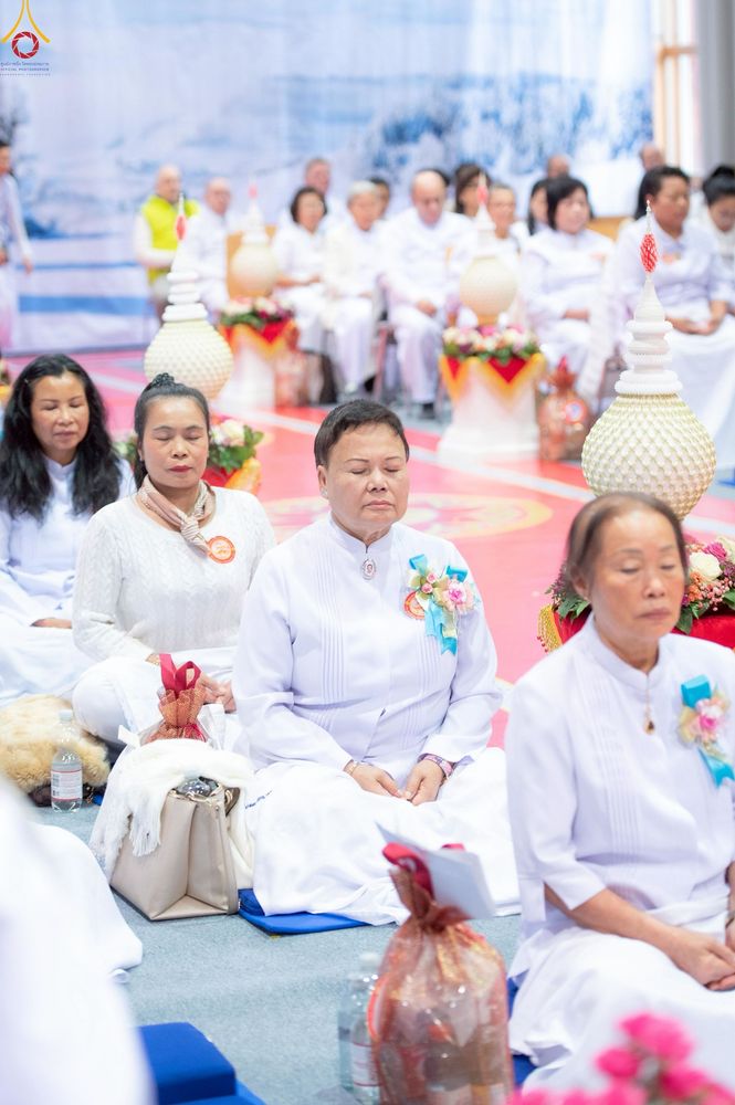 ภาพ No.256008:วันที่ 12 ตุลาคม พ.ศ. 2568 พิธีทอดกฐินวัดพระธรรมกายสวิตเซอร์แลนด์  ณ หอประชุมโรงเรียน Obergoldbach เมือง Bern ประเทศสวิตเซอร์แลนด์