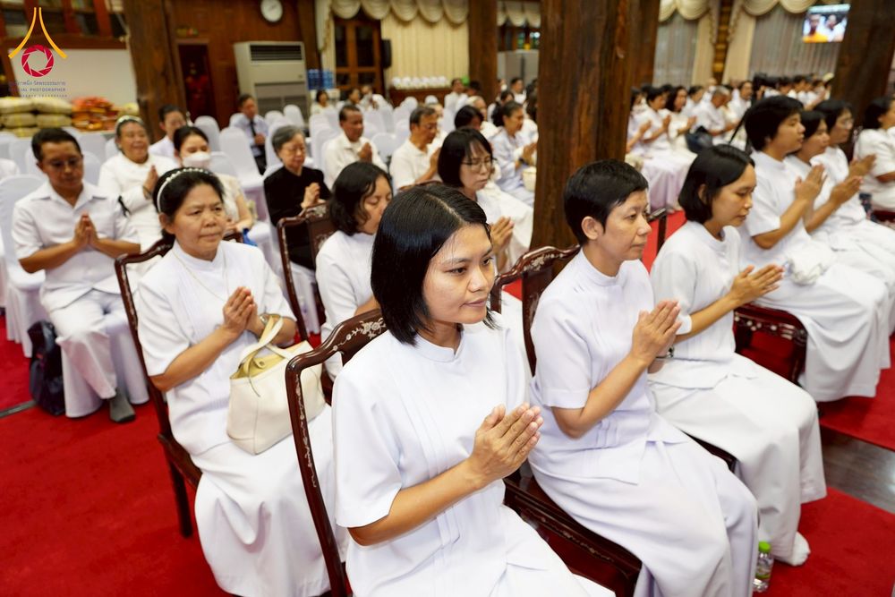 ภาพ No.270756:วันที่ 18 พฤศจิกายน พ.ศ. 2568 วัดพระธรรมกาย เป็นเจ้าภาพบำเพ็ญกุศล  คุณยายอาจารย์ ดร.ตรีธา เนียมขำ  อดีตนายกสมาคมศิษย์หลวงพ่อวัดปากน้ำ ณ ศาลาสตมานุสรณ์ (ศาลาเรือนไทย) วัดปากน้ำ  พระอารามหลวง เขตภาษีเจริญ กรุงเทพมหานคร