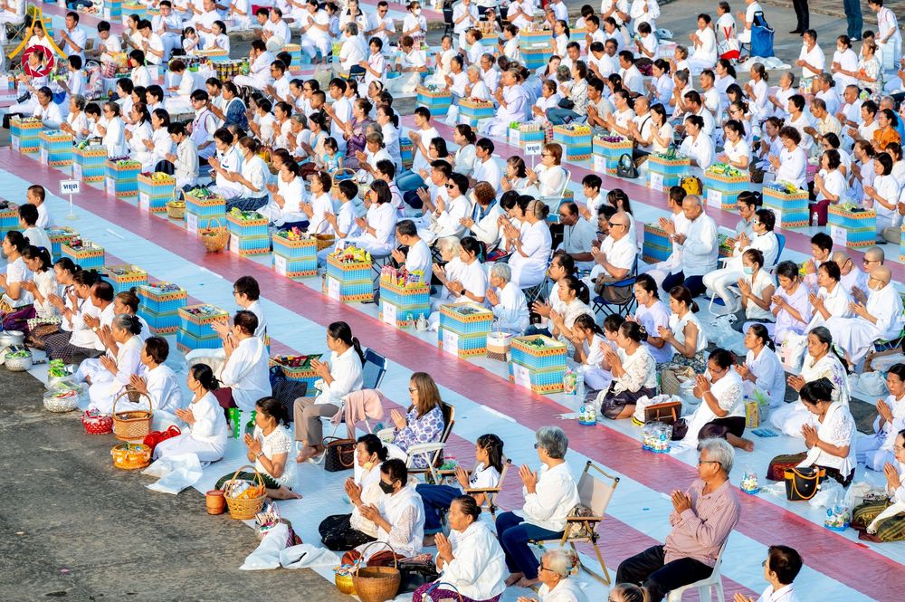 ภาพ No.250509:วันพุธที่ 8 ตุลาคม พ.ศ. 2568 พิธีตักบาตรเทโวโรหณะ ณ ลานธรรมปทุมรัตน์ธรรมเจดีย์ พุทธอุทยานนานาชาติ อ.โพนพิสัย จ.หนองคาย