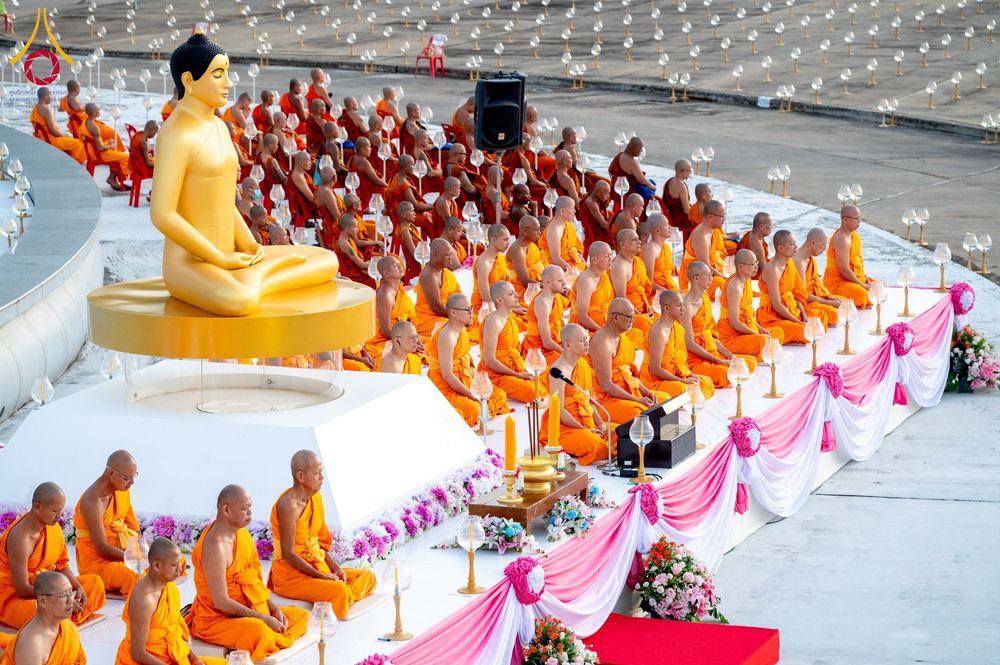 ภาพ No.250416:วันอังคารที่ 7 ตุลาคม พ.ศ. 2568 พิธีจุดประทีปบูชาพระรัตนตรัย ณ ลานธรรมปทุมรัตน์ธรรมเจดีย์ พุทธอุทยานนานาชาติ อ.โพนพิสัย จ.หนองคาย