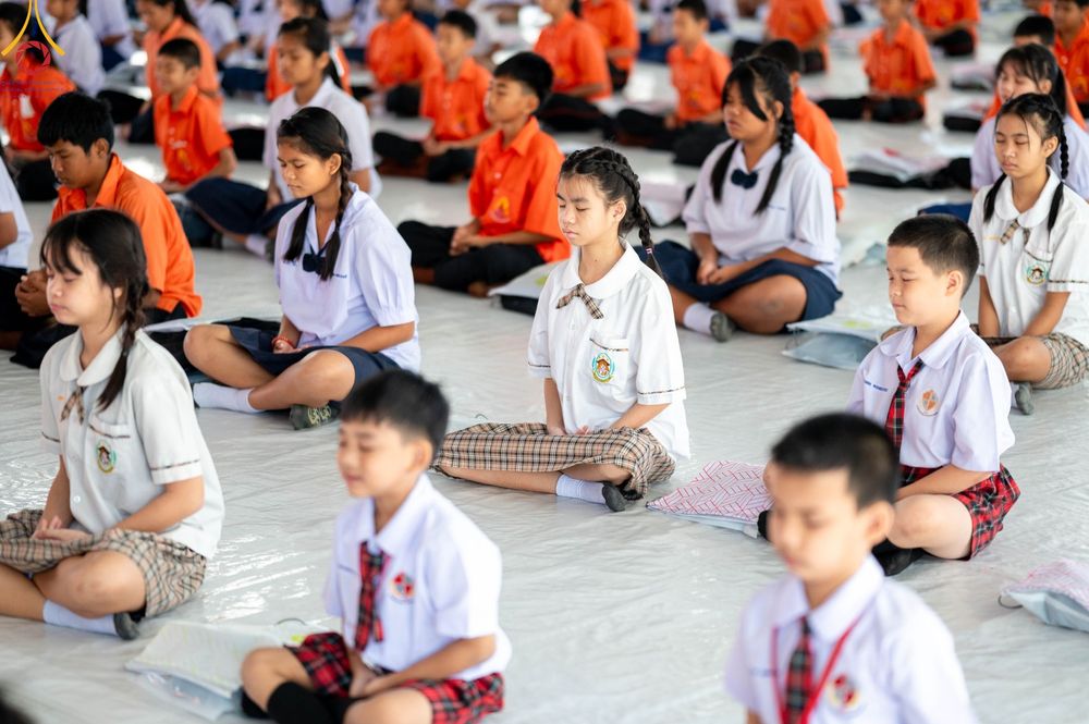 ภาพ No.103753:วันรวมพลังเด็กดี V-Star ผู้นำฟื้นฟูศีลธรรมโลก "รักษ์บวร รักษ์ศีล ๕ จังหวัดปทุมธานี" ปีที่ 5 ปีการศึกษา 2566 ณ วัดสายสุวพรรณ จ.ปทุมธานี วันศุกร์ที่ 22 ธันวาคม พ.ศ. 2566