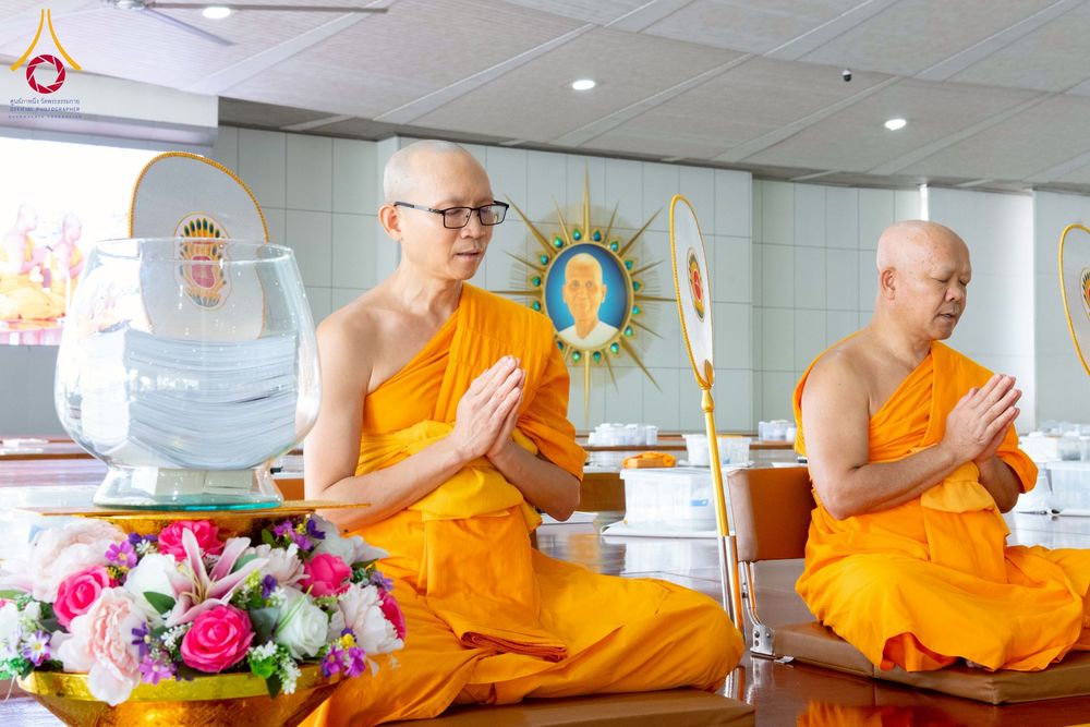 ภาพ No.276426:วันศุกร์ที่ 5 ธันวาคม พ.ศ. 2568 (วันพระ ขึ้น 15 ค่ำ เดือน 1) พิธีบุพเปตพลี ครั้งที่ 175 ร่วมอุทิศบุญแด่หมู่ญาติที่ล่วงลับไปแล้ว และสืบทอดอายุพระพุทธศาสนา ณ หอฉันคุณยายอาจารย์ฯ วัดพระธรรมกาย