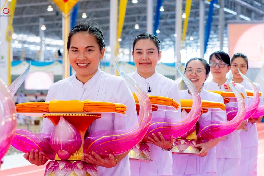 ภาพ No.277449:วันอาทิตย์ต้นเดือนที่ 7 ธันวาคม พ.ศ.2568 พิธีทอดผ้าป่าต้นสมบัติจักรพรรดิ ณ สภาธรรมกายสากล วัดพระธรรมกาย