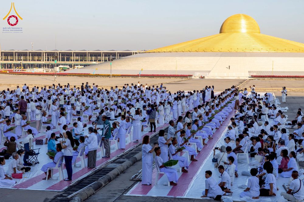 ภาพ No.274717:วันอาทิตย์ที่ 30 พฤศจิกายน พ.ศ. 2568 พิธีปลงผม โครงการอุปสมบทบูชาธรรมมหาปูชนียาจารย์ ปี 2568 ณ ลานธรรมพระมหาธรรมกายเจดีย์ ฝั่งทิศตะวันตก ระหว่างวิหารคดหมายเลข 8 และ 9 วัดพระธรรมกาย