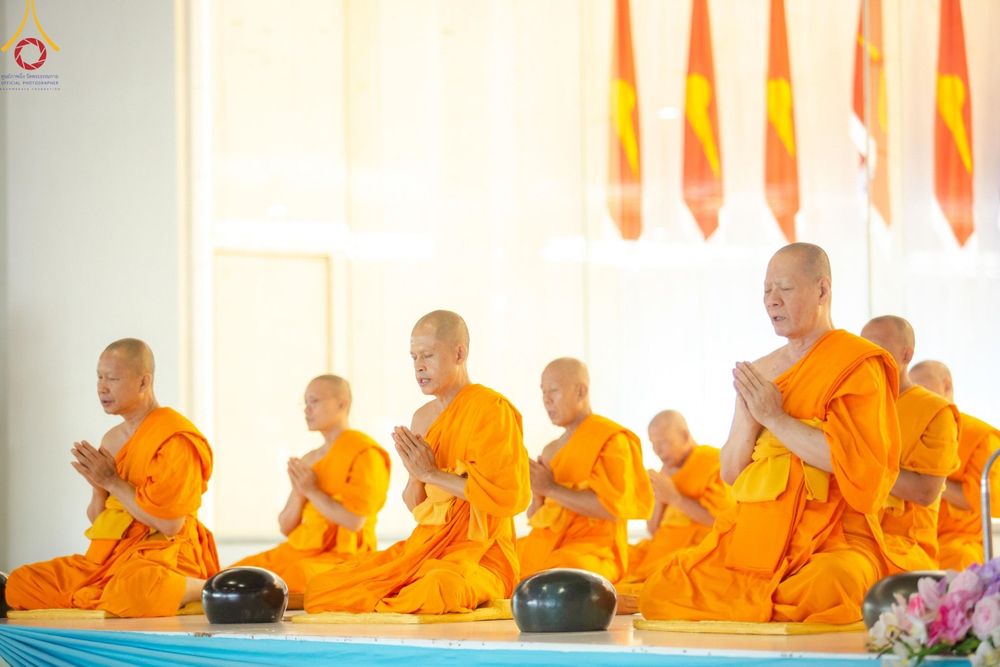 ภาพ No.158898:พิธีตักบาตร ในวันอาทิตย์ต้นเดือน วันที่ 6 ตุลาคม พ.ศ. 2567 ณ สภาธรรมกายสากล วัดพระธรรมกาย