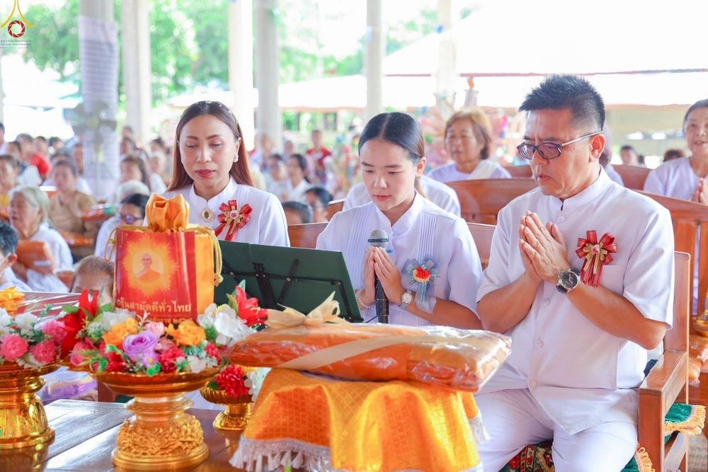 ภาพ No.264190:วันที่ 21 ตุลาคม พ.ศ. 2568 พิธีทอดกฐินสามัคคีทั่วไทย 30,000 วัด โดยคณะศิษยานุศิษย์ บูชาธรรม 81 ปี หลวงพ่อธัมมชโย ณ วัดสว่างโพธิ์ศรี ตำบลยางคำ อำเภอหนองเรือ จังหวัดขอนแก่น