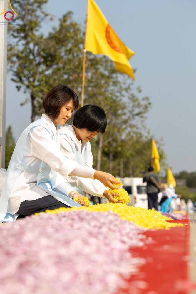 ภาพ No.190582:พิธีต้อนรับพระธรรมยาตรา ณ อนุสรณ์สถาน สถานที่ตั้งมโนปณิธานบวชตลอดชีวิต อนุสรณ์สถานคลองบางนางแท่น อ.สามพราน จ.นครปฐม ในโครงการธรรมยาตรา กตัญญูบูชา มหาปูชนียาจารย์ พระมงคลเทพมุนี(สด จนฺทสโร) พระผู้ปราบมาร อนุสรณ์สถาน 7 แห่ง ปีที่ 13 วันที่ 7 ม.ค.2568