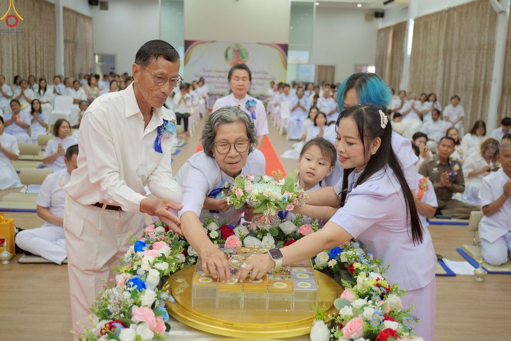 ภาพ No.270436:วันอาทิตย์ที่ 19 ตุลาคม พ.ศ. 2568 พิธีทอดกฐินสามัคคี , พิธีสมโภชพระประธาน อัญเชิญพระบรมสารีริกธาตุบรรจุ ในเกศและประดิษฐานจักรแก้ว ในแผ่นฌานองค์พระประธาน ณ ศูนย์ปฏิบัติธรรมเขาคิชฌกูฏ จ.จันทบุรี