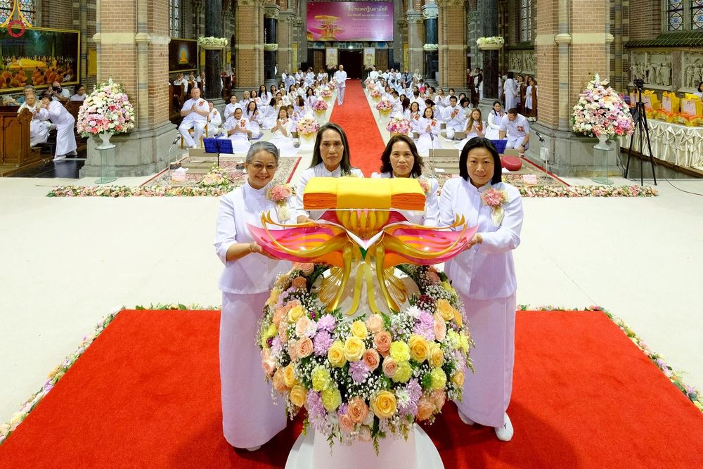 ภาพ No.271357:วันอาทิตย์ที่ 26 ตุลาคม พ.ศ. 2568 พิธีทอดกฐินสามัคคีวัดพระธรรมกายเนเธอร์แลนด์ กฐินเพื่อปฏิสังขรณ์ผนังรอบโบสถ์ อายุกว่า 135 ปี