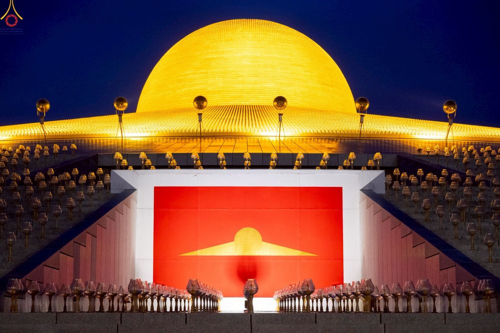 ภาพ No.253608:วันที่ 10 ตุลาคม พ.ศ. 2568 พิธีจุดประทีปบูชาพระผู้ปราบมาร, พิธีจุดประทีปบนพระมหาธรรมกายเจดีย์  20,000 ดวง เนื่องในวันคล้ายวันเกิดครบรอบ 141 ปี พระมงคลเทพมุนี (สด จนฺทสโร)