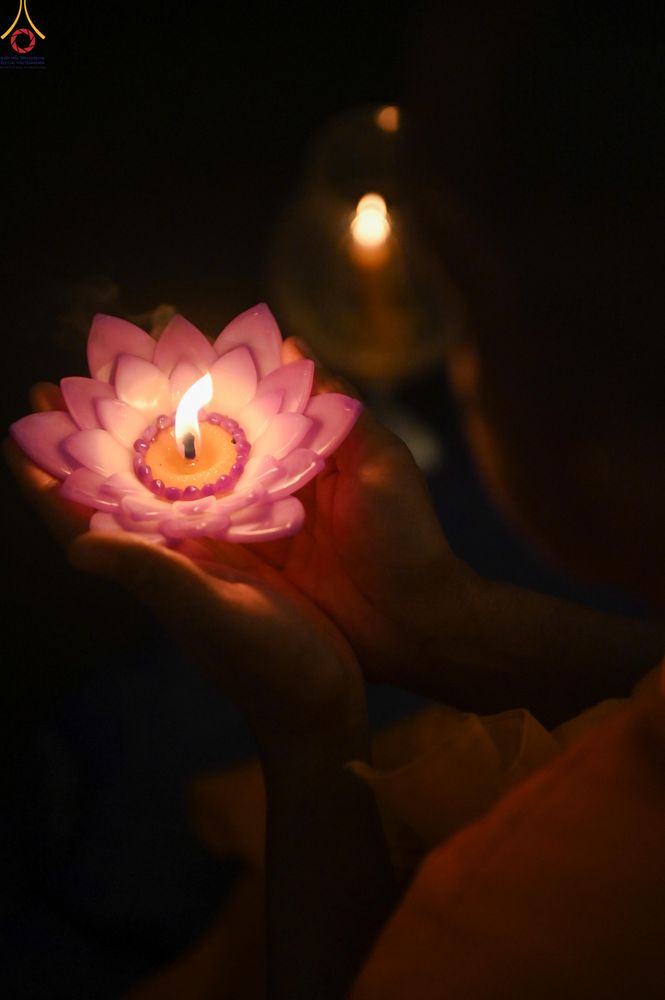 ภาพ No.301374:วันที่ 22 มกราคม พ.ศ. 2569 พิธีลอยประทีปธรรมถวายเป็นพุทธบูชา และบูชาธรรมมหาปูชนียาจารย์  ณ อนุสรณ์สถานลำดับที่ 5 สถานที่เผยแผ่วิชชาธรรมกายครั้งแรก อนุสรณ์สถานบางปลา วัดบางปลา อำเภอบางเลน จังหวัดนครปฐม ในโครงการธรรมยาตรา กตัญญูบูชา มหาปูชนียาจารย์ พระมงคล