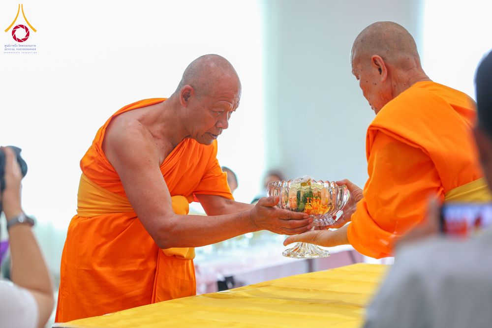 ภาพ No.291127:วันพุธที่ 7 มกราคม พ.ศ. 2569  พิธีบรรจุพระบรมสารีริกธาตุภายในพระเกตุองค์พระประธาน สมโภชพระประธาน พระธรรมกาย พิธีทอดผ้าป่า บุญแสงสว่าง ติดตั้งโซล่าเซล ณ ศูนย์ปฏิบัติธรรมพระมงคลเทพมุนี อ.สองพี่น้อง จ.สุพรรณบุรี