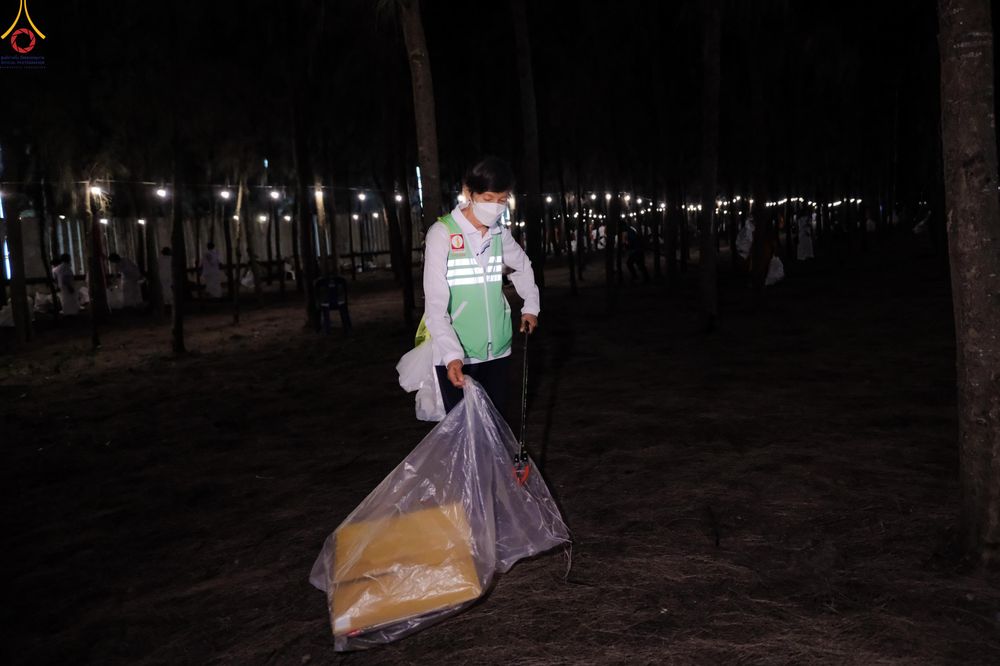 ภาพ No.296347:ภาพเบื้องหลังอาสาสมัครรวมใจ ชุดที่ 2 ในโครงการธรรมยาตรา กตัญญูบูชา มหาปูชนียาจารย์ พระมงคลเทพมุนี(สด จนฺทสโร) พระผู้ปราบมาร อนุสรณ์สถาน 7 แห่ง ปีที่ 14