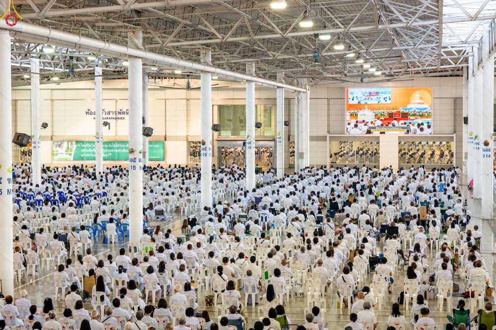 ภาพ No.311398:วันอาทิตย์ต้นเดือนที่ 1 มีนาคม พ.ศ.2569 พิธีตักบาตร และ พิธีบูชาข้าวพระ ณ สภาธรรมกายสากล วัดพระธรรมกาย