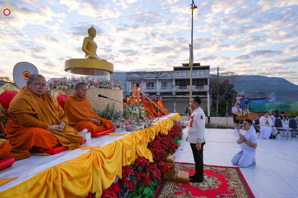 ภาพ No.281357:วันเสาร์ที่ 27 ธันวาคม พ.ศ.2568 พิธีตักบาตรพระ ๑,๐๐๐ รูป   เพื่อความเป็นสิริมงคลแก่ชีวิตและแผ่นดินไทย  มหากุศลครั้งยิ่งใหญ่แห่งปี ส่งท้ายปีเก่า ต้อนรับปีใหม่  ณ ถนนหน้าที่ว่าการอำเภอภูเรือ จังหวัดเลย