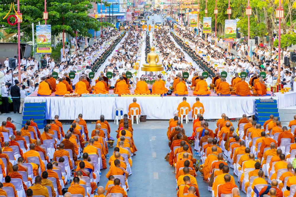 ภาพ No.313925:วันอาทิตย์ที่ 14 มีนาคม พ.ศ. 2569 ทำบุญเมืองหาดใหญ่ตักบาตรพระ 1,109 รูป เติมบุญใหญ่ หลังวิกฤตมหาอุทกภัย ณ ซุ้มประตูไชน่าทาวน์ ถนนศุภสารรังสรรค์ อ.หาดใหญ่ จ.สงขลา