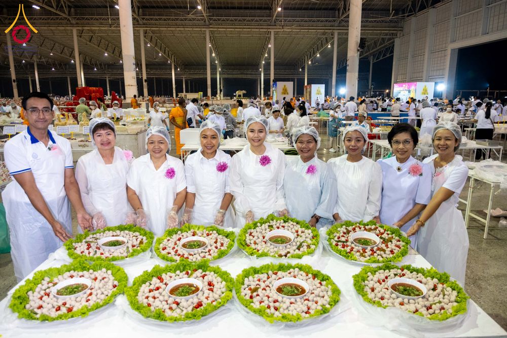 ภาพ No.303810:วันที่ 28 มกราคม พ.ศ. 2569 พิธีถวายภัตตาหารเป็นสังฆทาน แด่พระธรรมยาตรา ณ วัดพระธรรมกาย  จังหวัดปทุมธานี ในโครงการธรรมยาตรา กตัญญูบูชา มหาปูชนียาจารย์ พระมงคลเทพมุนี(สด จนฺทสโร) พระผู้ปราบมาร อนุสรณ์สถาน 7 แห่ง ปีที่ 14