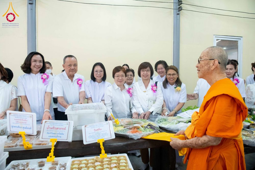 ภาพ No.295865:วันที่ 17 มกราคม พ.ศ. 2569 พิธีถวายภัตตาหารเป็นสังฆทาน แด่พระธรรมยาตรา ณ วัดโบสถ์บน ต.บางคูเวียง จ.นนทบุรี อนุสรณ์สถานลำดับที่ 4 สถานที่เกิดด้วยกายธรรม ในโครงการธรรมยาตรา กตัญญูบูชา มหาปูชนียาจารย์ พระมงคลเทพมุนี(สด จนฺทสโร) พระผู้ปราบมาร อนุสรณ์สถาน 7 แ