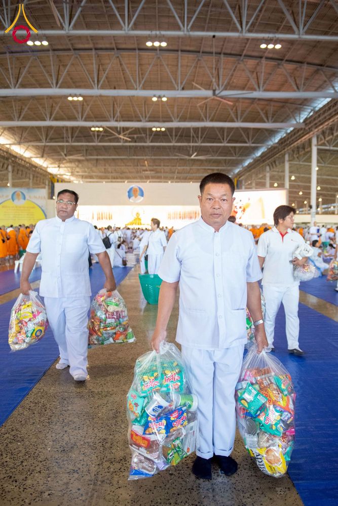 ภาพ No.277044:วันอาทิตย์ที่ 7 ธันวาคม พ.ศ. 2568 พิธีตักบาตรอาทิตย์ต้นเดือน ณ บ้านแก้วเรือนทองคุณยายฯ วัดพระธรรมกาย