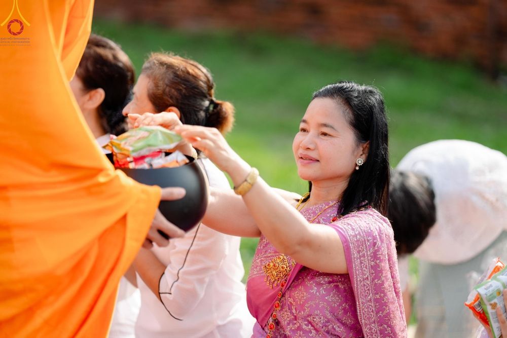 ภาพ No.138575:พิธีตักบาตร วัดราชบูรณะ จ.พระนครศรีอยุธยา วันที่ 25 พฤษภาคม พ.ศ.2567