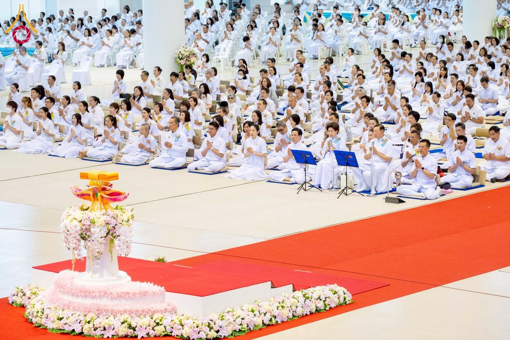 ภาพ No.264348:วันอาทิตย์ที่ 2 พฤศจิกายน พ.ศ. 2568 พิธีบูชาข้าวพระ ณ สภาธรรมกายสากล วัดพระธรรมกาย