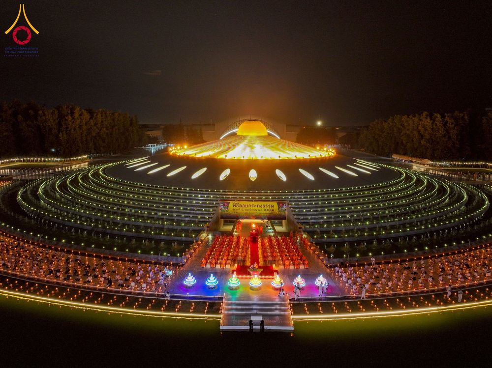 ภาพ No.266347:วันพุธที่ 5 พฤศจิกายน พ.ศ. 2568 (วันพระ ขึ้น 15 ค่ำ เดือน 12) พิธีลอยกระทงธรรม  ณ สระมหาเศรษฐีทะเลบุญ มหาวิหารพระมงคลเทพมุนี วัดพระธรรมกาย จ.ปทุมธานี