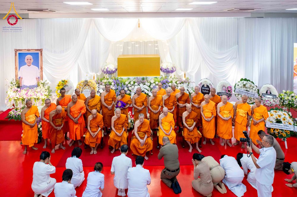 ภาพ No.315210:วันจันทร์ที่ 23 มีนาคม พ.ศ. 2569 พิธีบำเพ็ญกุศล คุณพ่อณรงค์ จินตมากุล  สิริอายุ 99 ปี 11 เดือน โยมบิดา พระครูปลัดรัตนวีรวัฒน์ (รังสฤษดิ์ อิทฺธิจินตโก) ที่ปรึกษาเจ้าคณะจังหวัดปทุมธานี เจ้าอาวาสวัดพระธรรมกาย  ณ ห้องปลูกศรัทธา 2 วัดพระธรรมกาย ปทุมธานี