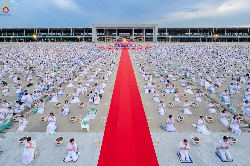 ภาพ No.252942:วันที่ 10 ตุลาคม พ.ศ. 2568 พิธีปลูกต้นทรัพย์บานชื่น ณ ลานธรรม วัดพระธรรมกาย