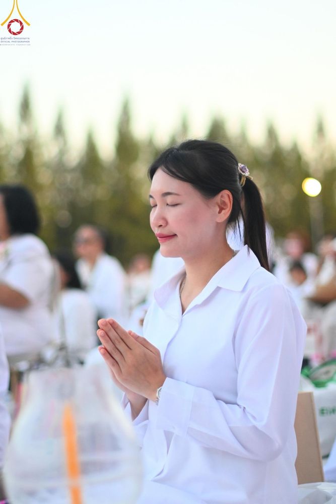 ภาพ No.192693:พิธีจุดประทีปถวายเป็นพุทธบูชา และบูชาธรรมมหาปูชนียาจารย์ ณ อนุสรณ์สถานคลองบางนางแท่น อ.สามพราน จ.นครปฐม ในโครงการธรรมยาตรา กตัญญูบูชา มหาปูชนียาจารย์ พระมงคลเทพมุนี(สด จนฺทสโร) พระผู้ปราบมาร อนุสรณ์สถาน 7 แห่ง ปีที่ 13 วันที่ 10 มกราคม พ.ศ. 2568