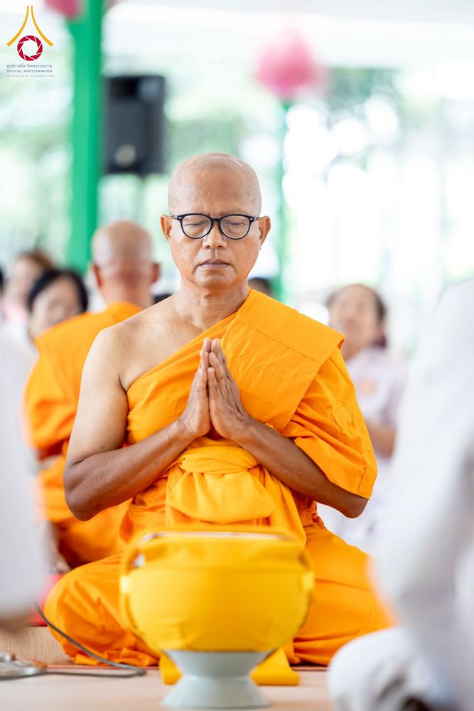 ภาพ No.244834:วันเสาร์ที่ 6 กันยายน พ.ศ. 2568 พิธีถวายบาตร บรรพชา อุปสมบทของนาคธรรมทายาท โครงการอุปสมบทหมู่บูชาธรรมครบรอบ 108 ปี  วันครูผู้ค้นพบวิชชาธรรมกาย ณ โบสถ์พระไตรปิฎก วัดพระธรรมกาย