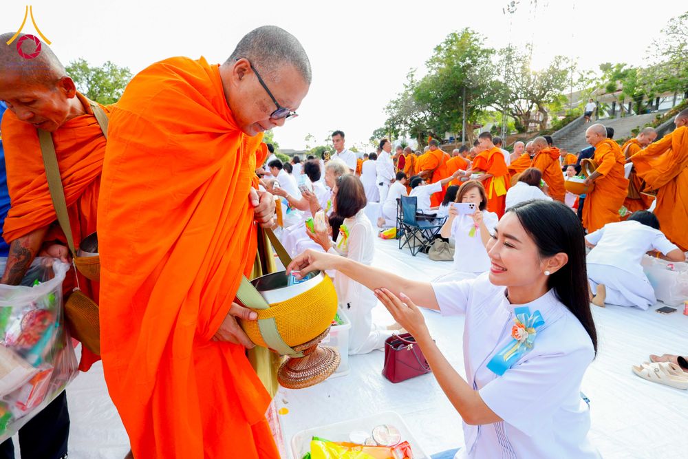 ภาพ No.310348:วันอาทิตย์ที่ 15 กุมภาพันธ์ พ.ศ. 2569 ตักบาตรพระ 1,000 รูป เมืองตรัง ปีที่ 2 ณ ลานพระบรมราชานุสาวรีย์ รัชกาลที่ 5 (หน้าศาลจังหวัดตรัง)อ.เมือง จ.ตรัง