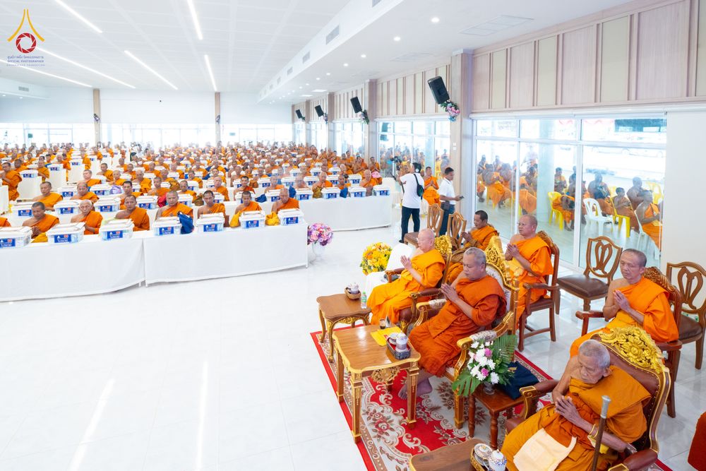 ภาพ No.337103:วันเสาร์ที่ 27 มิถุนายน พ.ศ. 2569 พิธีตักบาตรแด่คณะสงฆ์ 323 วัด 4 จังหวัดชายแดนภาคใต้ พิธีถวายสังฆทานแด่คณะสงฆ์ 323 วัด ปีที่ 22 ครั้งที่ 186 พิธีมอบกองทุนหนุนแรงใจช่วยครูใต้ ปีที่ 19 ครั้งที่ 149 และพิธีทำบุญอุทิศส่วนกุศลให้ผู้วายชนม์ ณ ศูนย์ปฏิบัติธรรม