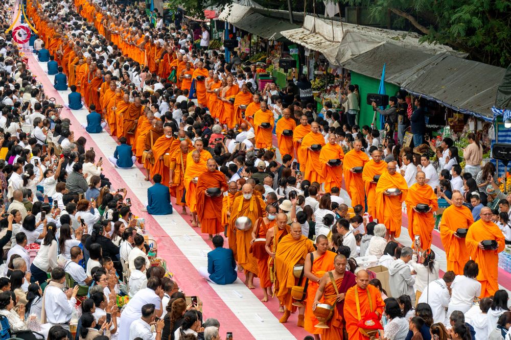 ภาพ No.285952:วันเสาร์ที่ 13 ธันวาคม พ.ศ.2568 พิธีตักบาตรพระภิกษุสามเณร 1,000 รูป ณ บริเวณหน้าอุทยานแห่งชาติเขาใหญ่ อำเภอปากช่อง จ.นครราชสีมา