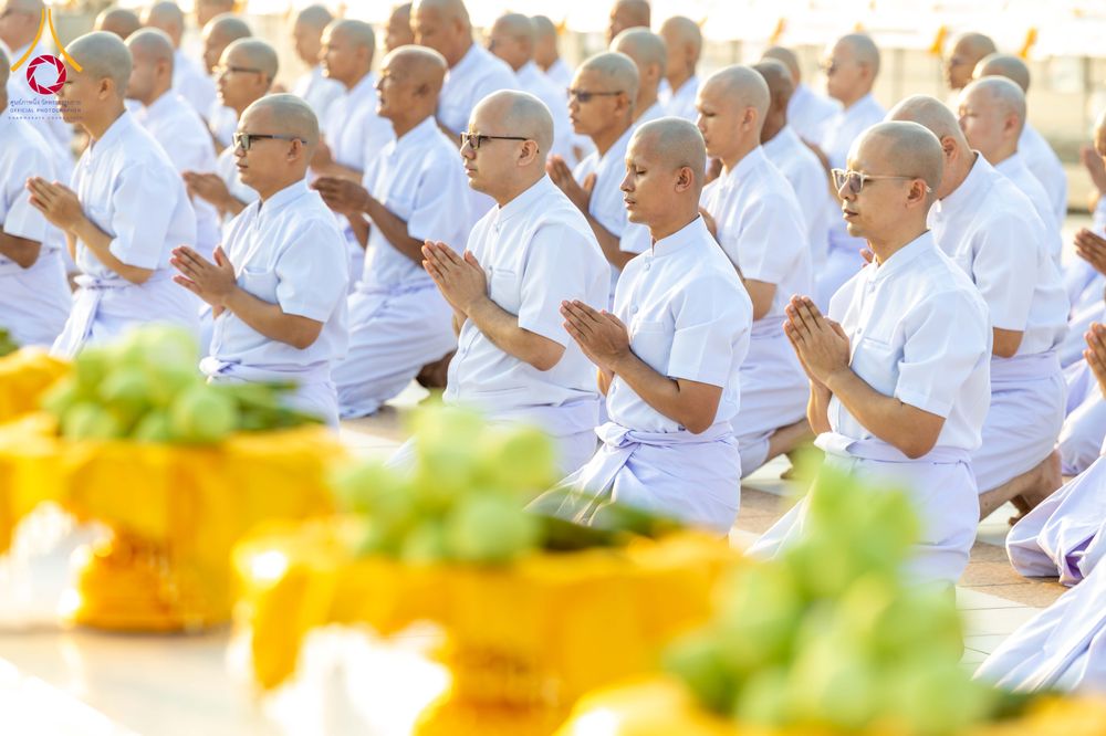 ภาพ No.320871:วันเสาร์ที่ 11 เมษายน พ.ศ.2569 พิธีเวียนประทักษิณ พิธีวันทาเจดีย์ โครงการอุปสมบทหมู่ บูชาธรรมหลวงพ่อธัมมชโย พ.ศ.2569 โครงการอุปสมบทหมู่ธรรมทายาท ระดับอุดมศึกษา รุ่น 53 (ภาคฤดูร้อน) ณ วัดพระธรรมกาย ปทุมธานี