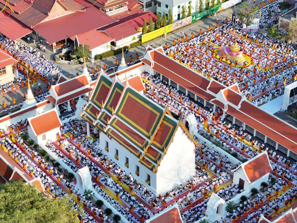 ภาพ No.295313:วันที่ 16 มกราคม พ.ศ. 2569 พิธีต้อนรับพระธรรมยาตรา อนุสรณ์สถานลำดับที่ 4 (ภาพชุดที่ 2) สถานที่เกิดด้วยกายธรรม ณ วัดโบสถ์บน ต.บางคูเวียง จ.นนทบุรี ในโครงการธรรมยาตรา กตัญญูบูชา มหาปูชนียาจารย์ พระมงคลเทพมุนี(สด จนฺทสโร) พระผู้ปราบมาร อนุสรณ์สถาน 7 แห่ง ปี