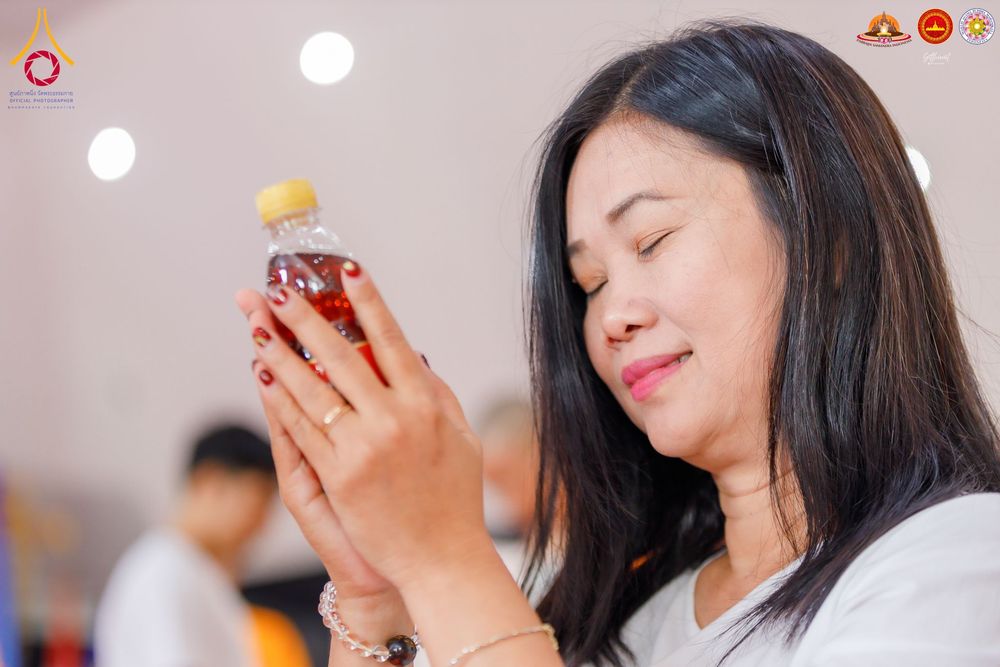 ภาพ No.283544:วันอาทิตย์ที่ 21 ธันวาคม  2568 พิธีบิณฑบาตฉลองสามเณรใหม่ ประเทศอินโดนีเซีย