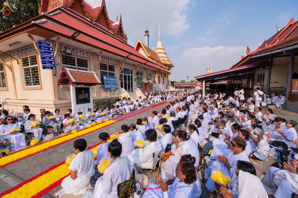 ภาพ No.295008:วันที่ 14 มกราคม พ.ศ. 2569 พิธีต้อนรับพระธรรมยาตรา อนุสรณ์สถานลำดับที่ 4  สถานที่เกิดด้วยกายธรรม ณ วัดโบสถ์บน ต.บางคูเวียง จ.นนทบุรี ในโครงการธรรมยาตรา กตัญญูบูชา มหาปูชนียาจารย์ พระมงคลเทพมุนี(สด จนฺทสโร) พระผู้ปราบมาร อนุสรณ์สถาน 7 แห่ง ปีที่ 14