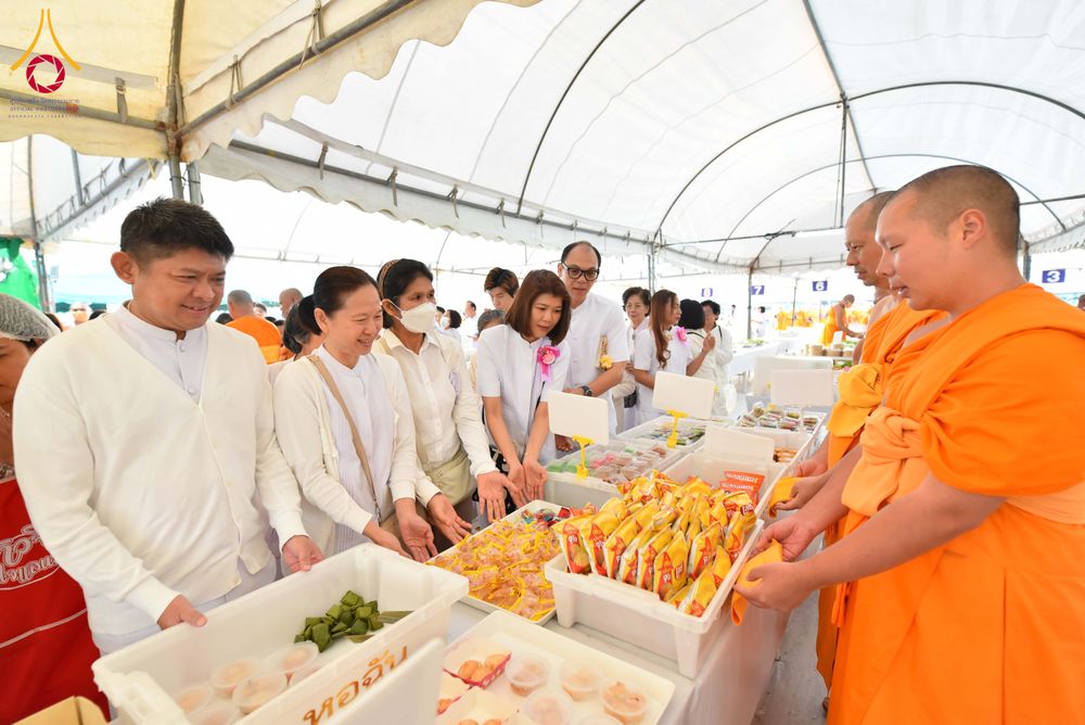 ภาพ No.301086:วันที่ 23 มกราคม พ.ศ. 2569 พิธีถวายภัตตาหารเป็นสังฆทาน แด่พระธรรมยาตรา ณ อนุสรณ์สถานบางปลา วัดบางปลา อำเภอบางเลน จังหวัดนครปฐม ในโครงการธรรมยาตรา กตัญญูบูชา มหาปูชนียาจารย์ พระมงคลเทพมุนี(สด จนฺทสโร) พระผู้ปราบมาร อนุสรณ์สถาน 7 แห่ง ปีที่ 14