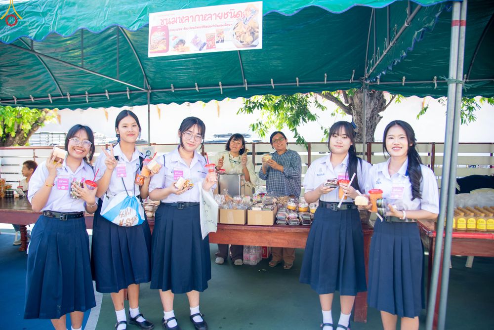 ภาพ No.288990:วันพุธที่ 17 ธันวาคม พ.ศ.2568 กิจกรรมเยาวชนไทยรวมใจทำความดี "เด็กดีมหานคร ต้นแบบด้านศีลธรรม" แข่งขันสอบตอบปัญหาศีลธรรมในพระพุทธศาสนา ครั้งที่ 7 และวันรวมพลังเด็กดี V-Star ประจำปี 2568 ณ วัดมหาธาตุยุวราชรังสฤษฎิ์ราชวรมหาวิหาร กรุงเทพมหานคร