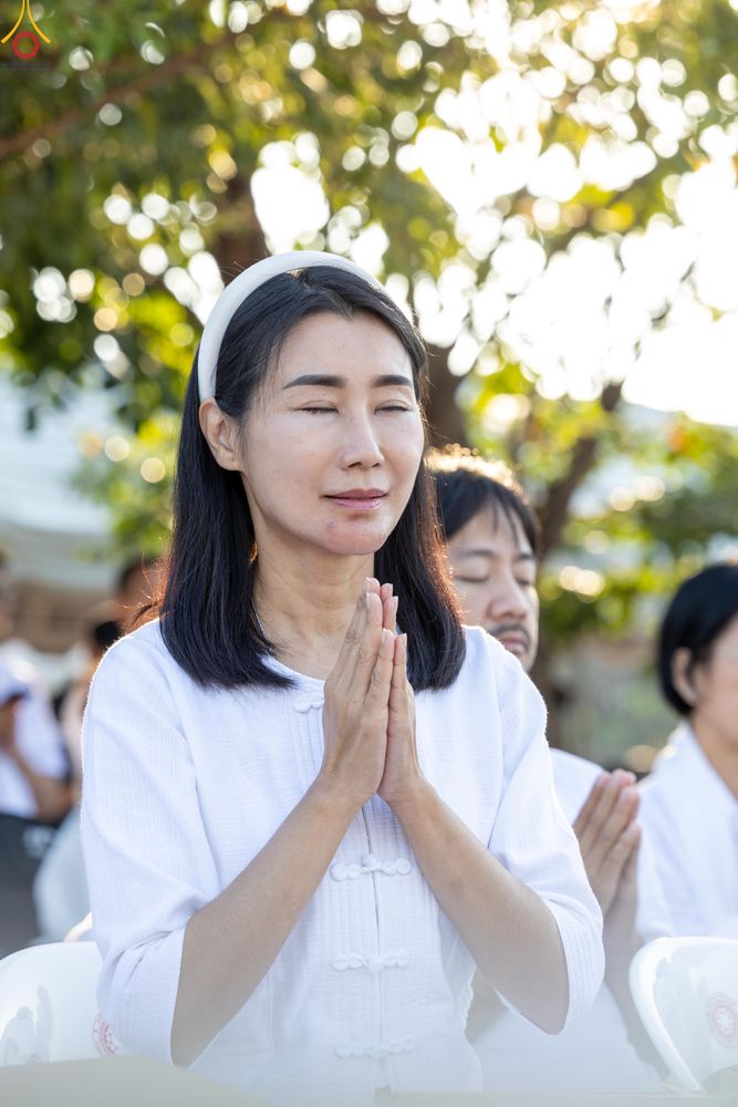 ภาพ No.282620:วันเสาร์ที่ 20 ธันวาคม พ.ศ.2568 พิธีตักบาตรพระ 10,000 รูป (ชุด 2) เนื่องในโอกาส 194 ปี จังหวัดกาญจนบุรี และอุทิศส่วนกุศลให้แด่บรรพชนทั้งหลาย บริเวณถนนสองแคว (Skywalk) เมืองกาญจนบุรี