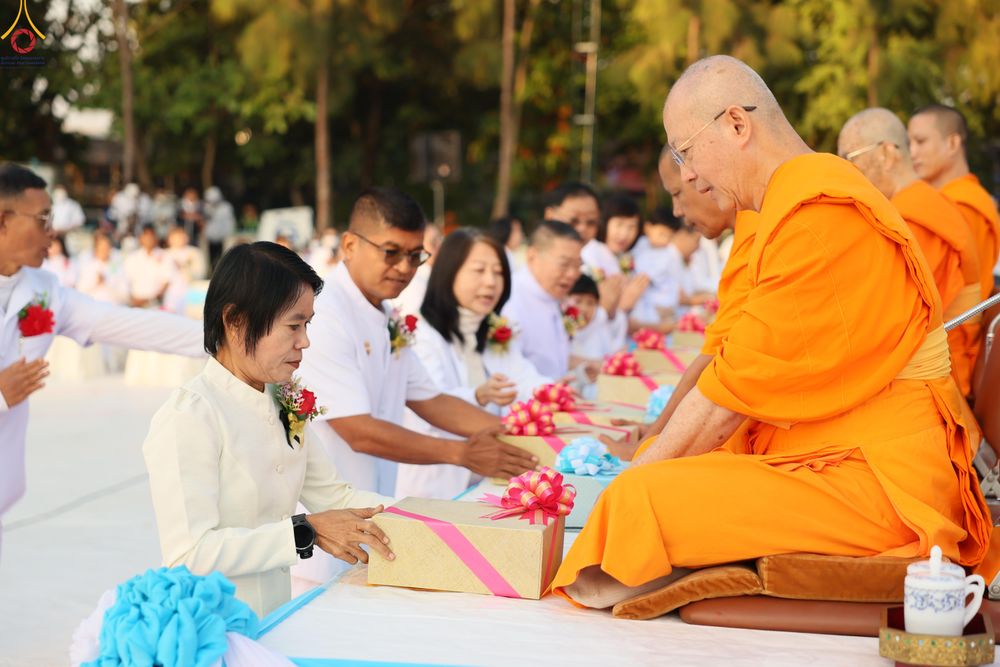 ภาพ No.292376:วันที่ 11 มกราคม พ.ศ. 2569 พิธีตักบาตรพระธรรมยาตรา ณ อนุสรณ์สถานคลองบางนางแท่น อ.สามพราน จ.นครปฐม ในโครงการธรรมยาตรา กตัญญูบูชา มหาปูชนียาจารย์ พระมงคลเทพมุนี(สด จนฺทสโร) พระผู้ปราบมาร อนุสรณ์สถาน 7 แห่ง ปีที่ 14