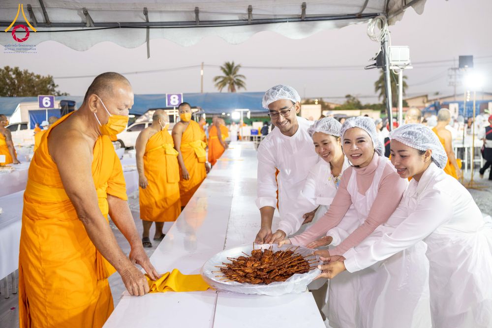 ภาพ No.289848:วันที่ 8 มกราคม พ.ศ. 2569 พิธีถวายภัตตาหารเป็นสังฆทาน แด่พระธรรมยาตรา ณ อนุสรณ์สถานคลองบางนางแท่น อ.สามพราน จ.นครปฐม ในโครงการธรรมยาตรา กตัญญูบูชา มหาปูชนียาจารย์ พระมงคลเทพมุนี(สด จนฺทสโร) พระผู้ปราบมาร อนุสรณ์สถาน 7 แห่ง ปีที่ 14