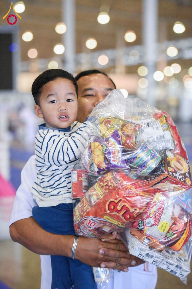 ภาพ No.308532:วันที่ 1 กุมภาพันธ์ พ.ศ. 2569 พิธีตักบาตรข้าวสารอาหารแห้ง ณ บ้านแก้วเรือนทองคุณยาย สภาธรรมกายสากล วัดพระธรรมกาย