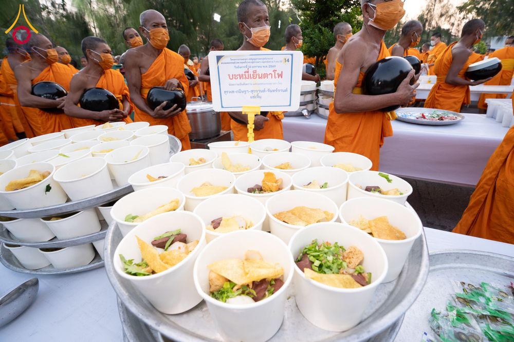 ภาพ No.293568:วันที่ 13 มกราคม พ.ศ. 2569 พิธีถวายภัตตาหารเป็นสังฆทาน แด่พระธรรมยาตรา ณ อนุสรณ์สถานมหาวิหารพระมงคลเทพมุนี (โลตัสแลนด์) อ.สองพี่น้อง จ.สุพรรณบุรี ในโครงการธรรมยาตรา กตัญญูบูชา มหาปูชนียาจารย์ พระมงคลเทพมุนี(สด จนฺทสโร) พระผู้ปราบมาร อนุสรณ์สถาน 7 แห่ง ปี