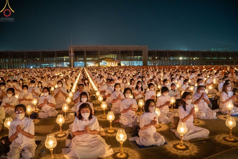 ภาพ No.75350:พิธีจุดประทีปถวายเป็นพุทธบูชา และบูชาธรรมมหาปูชนียาจารย์ ในโครงการธรรมยาตรากตัญญูบูชา มหาปูชนียาจารย์ พระมงคลเทพมุนี(สด จนฺทสโร) พระผู้ปราบมาร ปีที่ 11 ณ อนุสรณ์สถานลำดับที่ 7 สถานที่ขยายวิชชาธรรมกาย วัดพระธรรมกาย จ.ปทุมธานี วันที่ 31 มกราคม พ.ศ. 2566