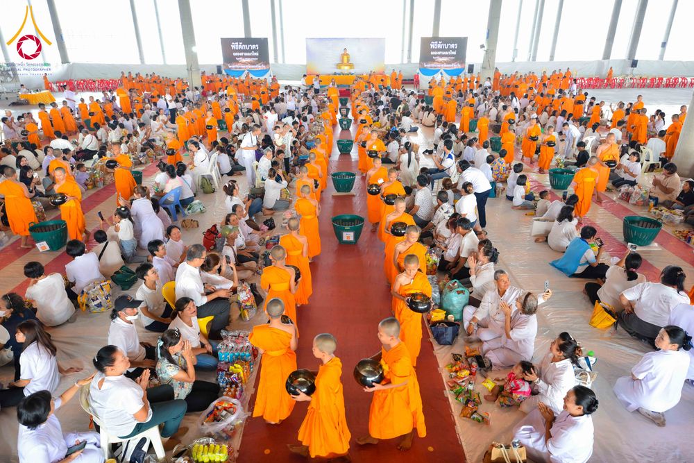 ภาพ No.320769:วันที่ 11 เมษายน พ.ศ.2569 พิธีตักบาตรฉลองสามเณรใหม่ โครงการบรรพชาสามเณรกล้าตะวัน ณ มหารัตนวิหาคด คอร์ 25 ชั้น 2 วัดพระธรรมกาย