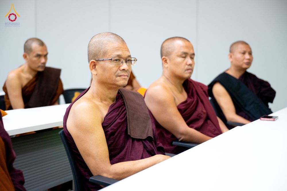 ภาพ No.325572:วันที่ 24 เมษายน พ.ศ.2569 หลวงพ่อทัตตชีโว รองเจ้าอาวาสวัดพระธรรมกาย ถวายการต้อนรับและปฏิสันถารคณะสงฆ์เมียนมาร์