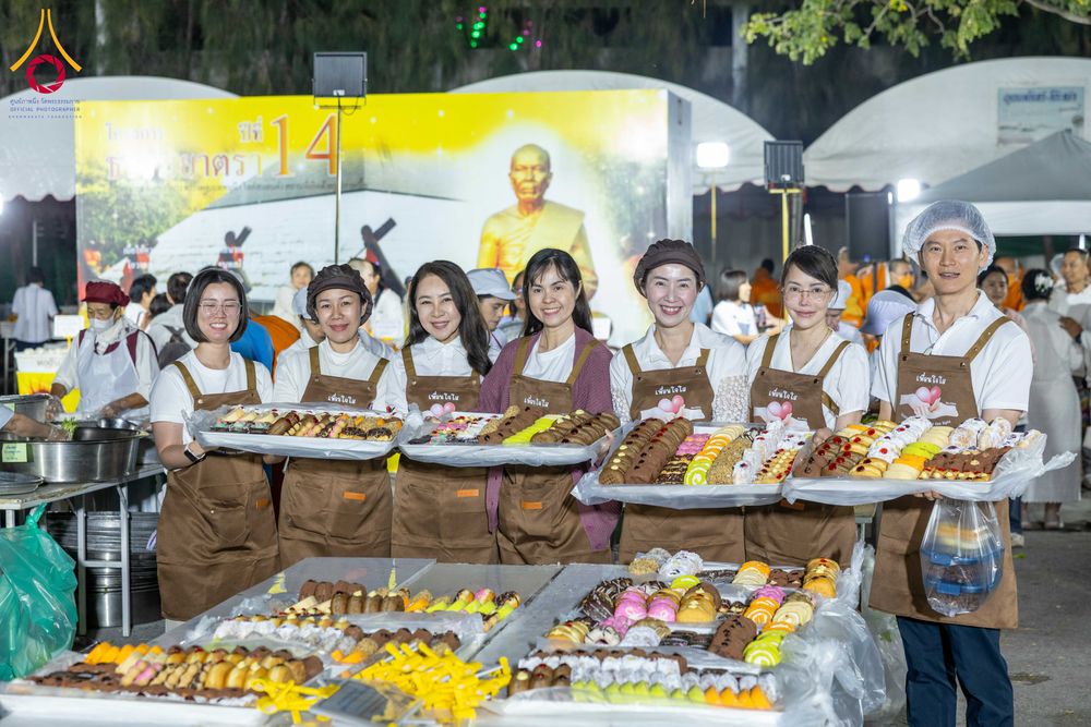 ภาพ No.288790:วันที่ 6 มกราคม พ.ศ. 2569 พิธีถวายภัตตาหารเป็นสังฆทาน แด่พระธรรมยาตรา ในโครงการธรรมยาตรา กตัญญูบูชา มหาปูชนียาจารย์ พระมงคลเทพมุนี(สด จนฺทสโร) พระผู้ปราบมาร อนุสรณ์สถาน 7 แห่ง ปีที่ 14 ณ อนุสรณ์สถานมหาวิหารพระมงคลเทพมุนี (โลตัสแลนด์) อ.สองพี่น้อง จ.สุพรร