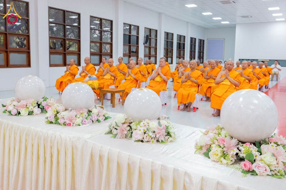 ภาพ No.294228:วันอาทิตย์ที่ 14 ธันวาคม พ.ศ.2568 พิธีเจริญพระพุทธมนต์สมโภชดวงแก้วลูกนิมิตเอก และดวงแก้วนิมิตปฏิบัติธรรม อัญเชิญประดิษฐาน  ณ วัดพระธรรมกายในประเทศสหรัฐอเมริกาและประเทศเยอรมนี 7 แห่ง ณ อาคารปลูกศรัทธา 2 วัดพระธรรมกาย