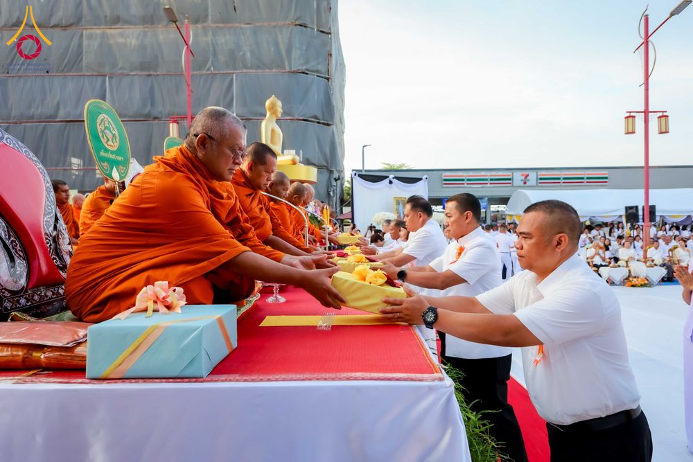 ภาพ No.313875:วันอาทิตย์ที่ 14 มีนาคม พ.ศ. 2569 ทำบุญเมืองหาดใหญ่ตักบาตรพระ 1,109 รูป เติมบุญใหญ่ หลังวิกฤตมหาอุทกภัย ณ ซุ้มประตูไชน่าทาวน์ ถนนศุภสารรังสรรค์ อ.หาดใหญ่ จ.สงขลา